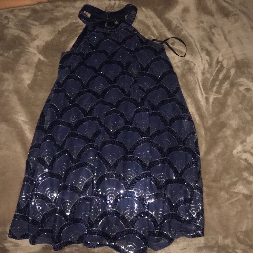 A shiny dress 💙 beautiful for Christmas !! 🦋